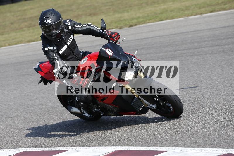 Archiv-2025/49 26.08.2025 Cornu Master School ADR/gruen-vert/0-1